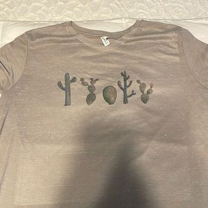 Green/gray cactus tee